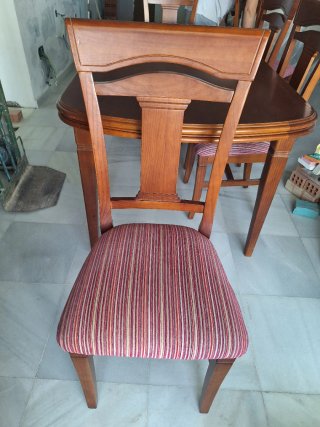 Mesa de comedor y 6 sillas de madera