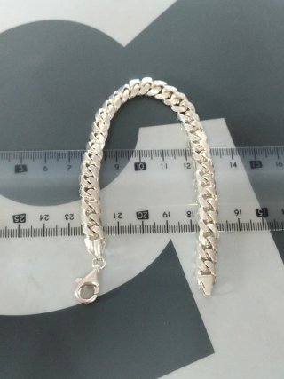 Pulsera de plata para hombre nueva.