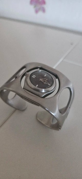 Reloj Brazalete Swatch Mujer  Negro acero
