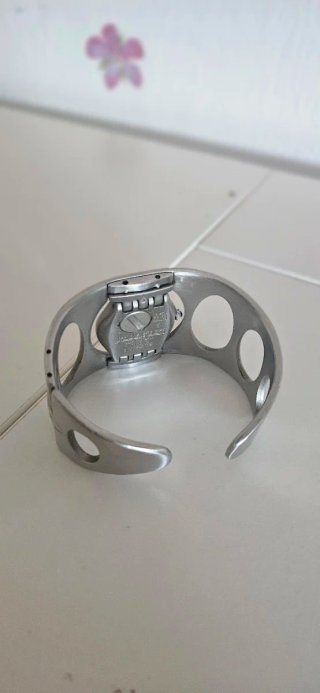 Reloj Brazalete Swatch Mujer  Negro acero