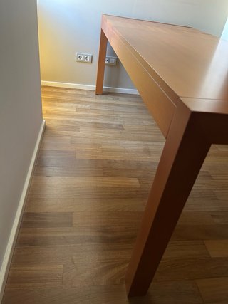 Mesa de comedor de madera