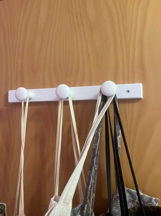 Colgador de pared blanco