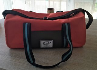 Bolso impermeable Herschel,ideal viaje o deportes.