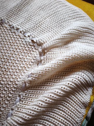 Toquilla bebé tejida blanca