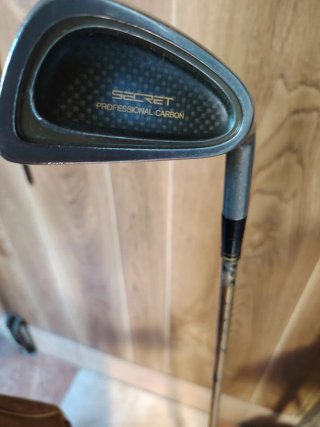 Saco de golf Taylor Made con palos Yamaha