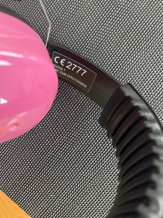 Cascos protectores ruido rosas