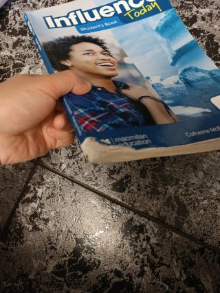 INFLUENCE TODAY 4 Student's book: libro de text...
