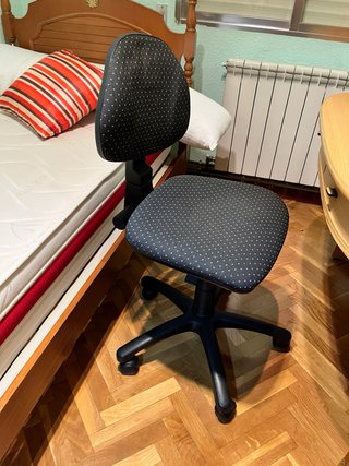 Escritorio y silla de regalo