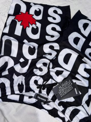 DSQUARED2 Pantaloncini Logo Foglia Rossa