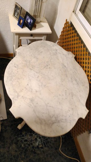 Mesa antigua madera tallada y mármol