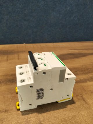 Interruptor Magnetotérmico Schneider Acti9 32A 3P
