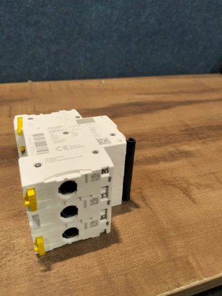 Interruptor Magnetotérmico Schneider Acti9 32A 3P
