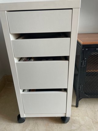 Cajonera blanca con ruedas