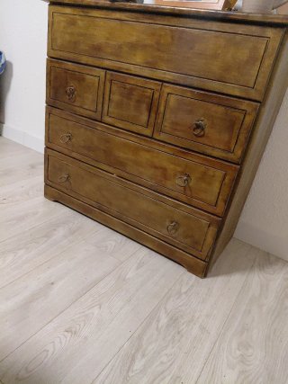 Cómoda de madera marrón