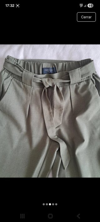 Pantalón verde caqui con cinturón