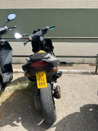 Yamaha Aerox Negra