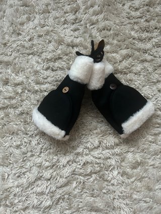 Guantes de invierno negros con forro blanco
