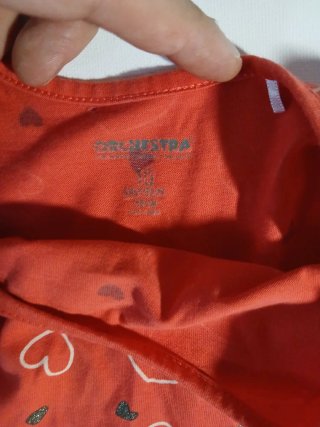 Vestido rojo niña corazones