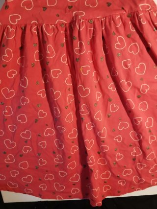 Vestido rojo niña corazones
