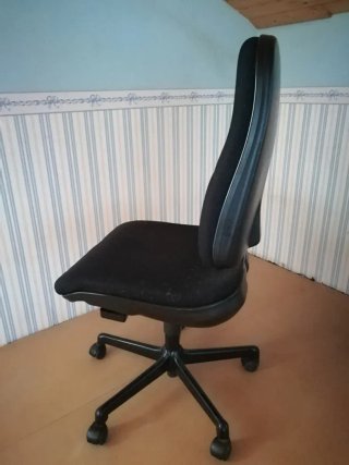 Silla de oficina negra