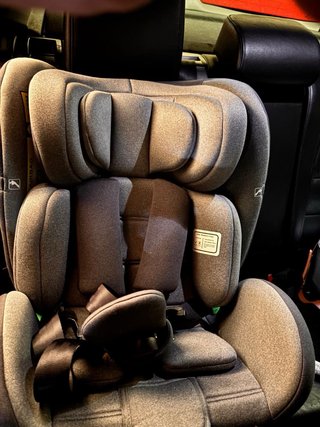 Silla de bebé con Isofix y base giratoria