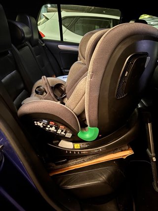 Silla de bebé con Isofix y base giratoria