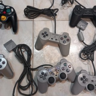 Pac comandaments (mandos) Playstation i Game Cube.