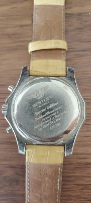 Reloj de lujo Bentley. Modelo A255362 color Beige
