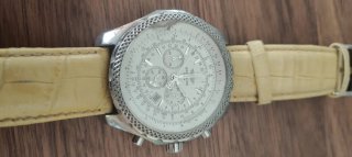 Reloj de lujo Bentley. Modelo A255362 color Beige