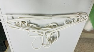 10 Perchas de Plástico Blancas