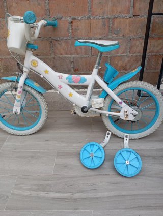 Bicicleta infantil blanca y azul