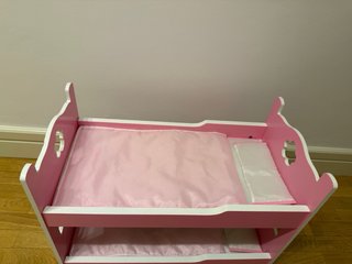 Litera de juguete rosa para muñecas