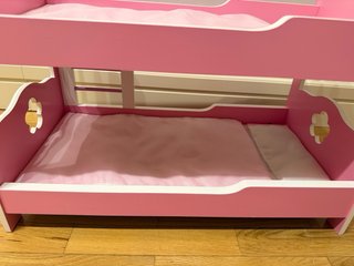 Litera de juguete rosa para muñecas