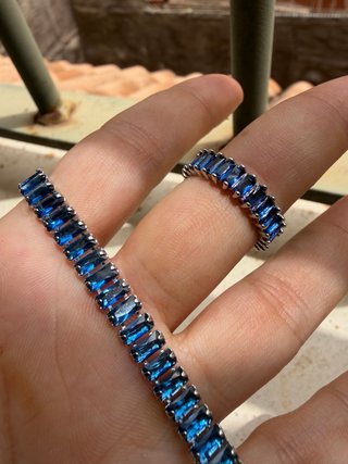 Conjunto de joyería azul y plateada golfield