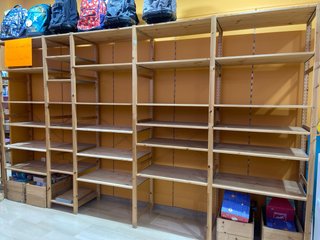 Estantería de madera modular