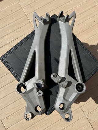 Soportes Estriberas Ducati Monster Izq/Der y leva