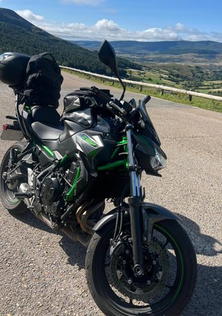 Se vende Kawasaki Z650 del año 2024