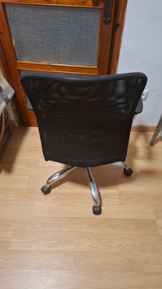 Silla de oficina negra