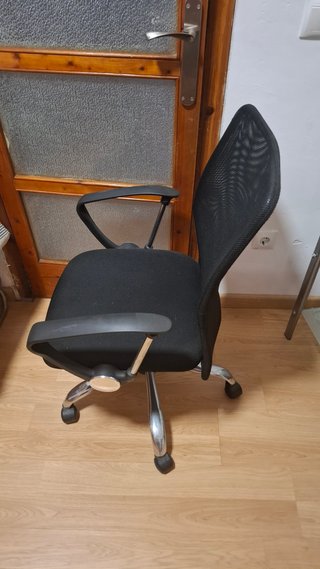 Silla de oficina negra
