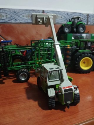 Tractor Claas Targo T50 1:32