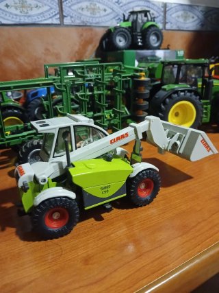 Tractor Claas Targo T50 1:32