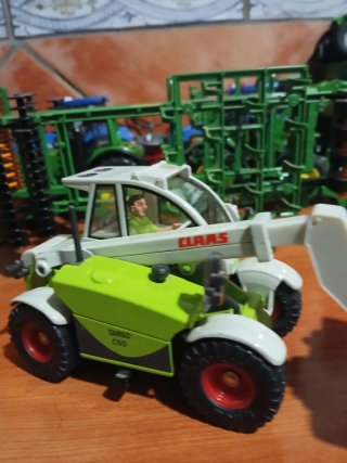 Tractor Claas Targo T50 1:32