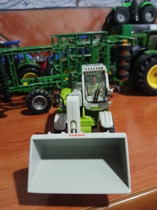 Tractor Claas Targo T50 1:32