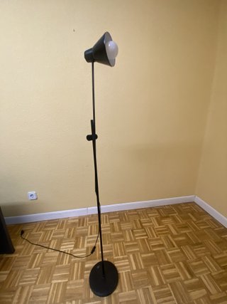 Lámpara de pie negra ajustable