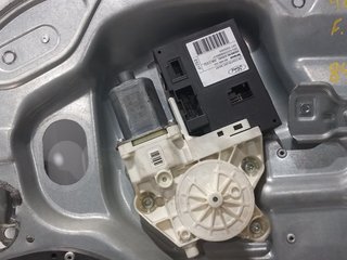 ELEVALUNAS DELANTERO DERECHO FORD FOCUS BERLINA (