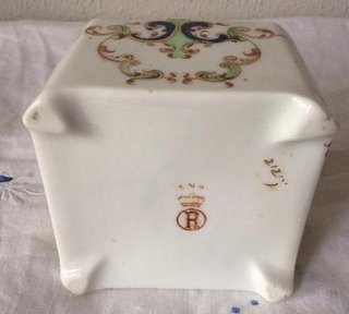 Antigua cajita en Porcelana Francesa
