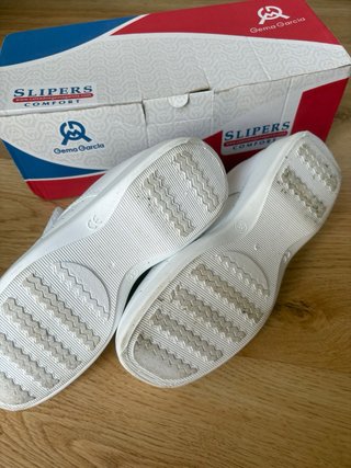 Bata de laboratorio T S y zapatos T 36 sanitario.