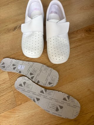 Bata de laboratorio T S y zapatos T 36 sanitario.