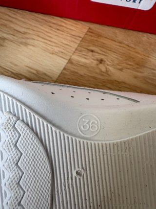 Bata de laboratorio T S y zapatos T 36 sanitario.