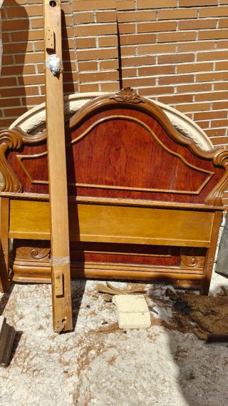 SE REGALA CABECERO Y LARGUERO DE CAMA MATRIMONIAL